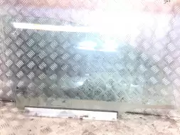 Стекло двери передней правой