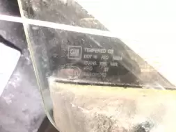 Стекло двери передней правой