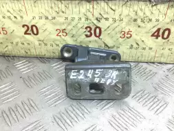 Петля двери задней правой